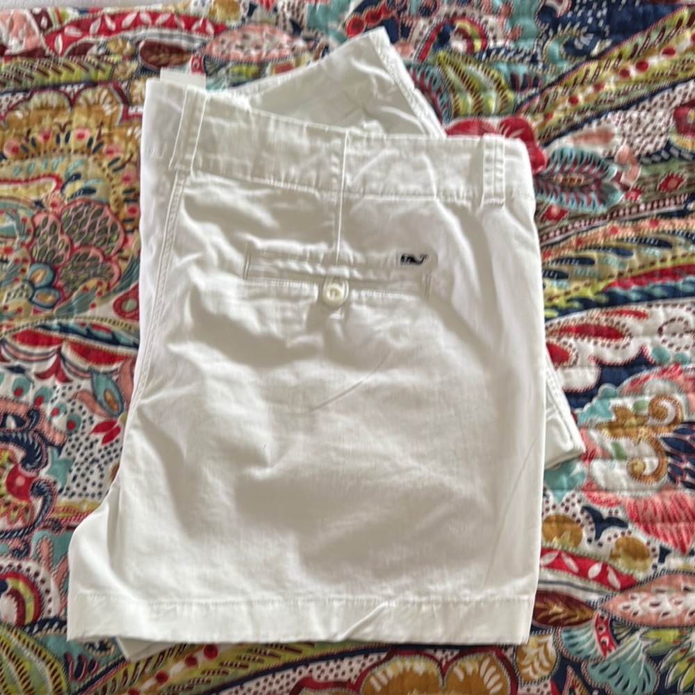 Vineyard Vines White Women Shorts